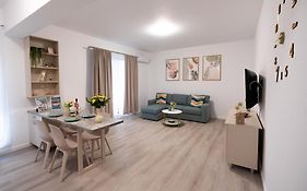 Soni Exclusive Apartments 1218 Plaza With Private Parking & Self Check-In